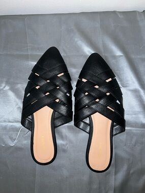 Old Navy Black Woven Pointed Mules